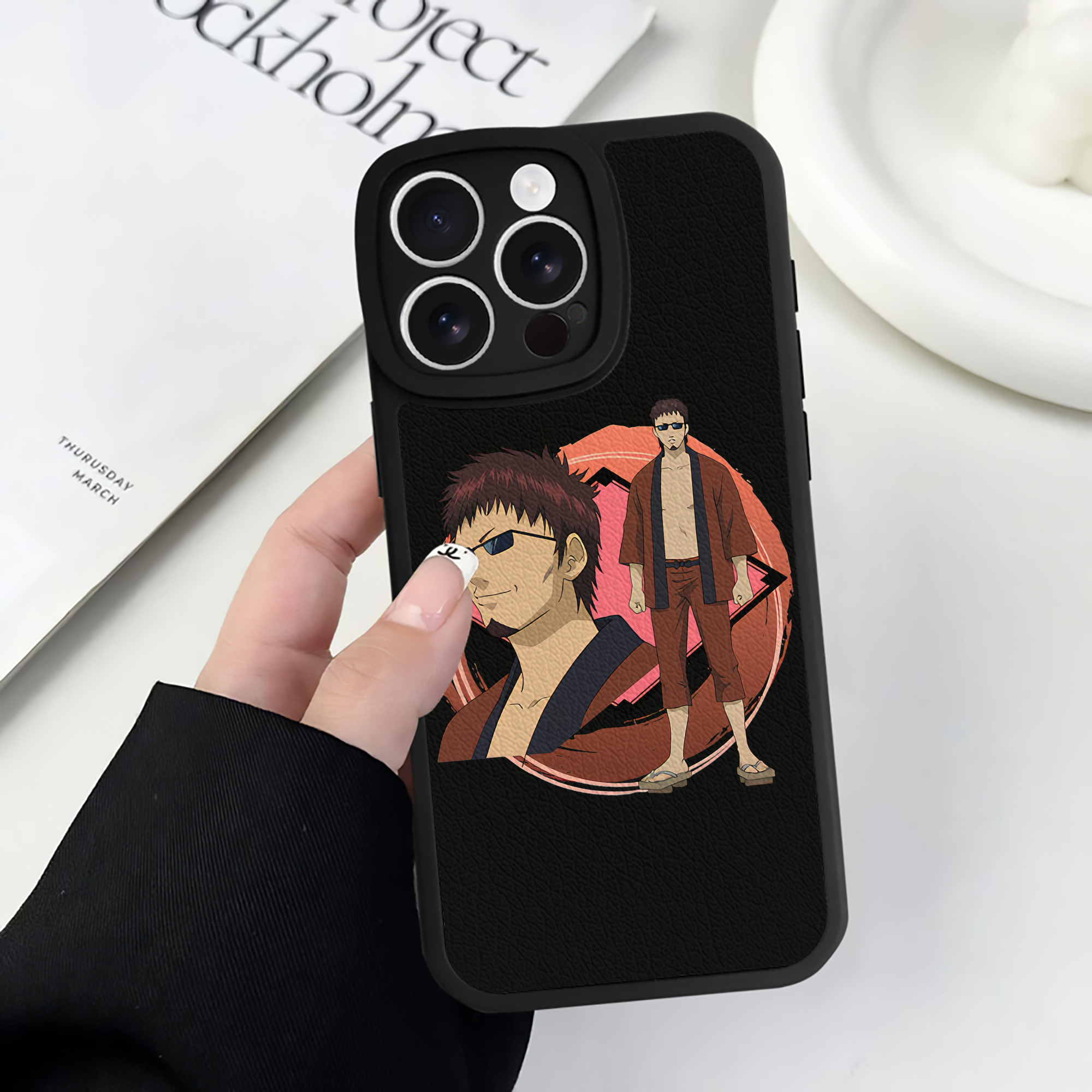 （画像用） ぎんたま 坂田銀時（さかたぎんとき） 神楽 志村新八（しむら しんぱち） GINTAMA Sakata Gintoki Kagura Shimura Shinpachi 【iPhone 16シリーズ対応】シリコンスマホケース（レザー調） 材質：シリコン